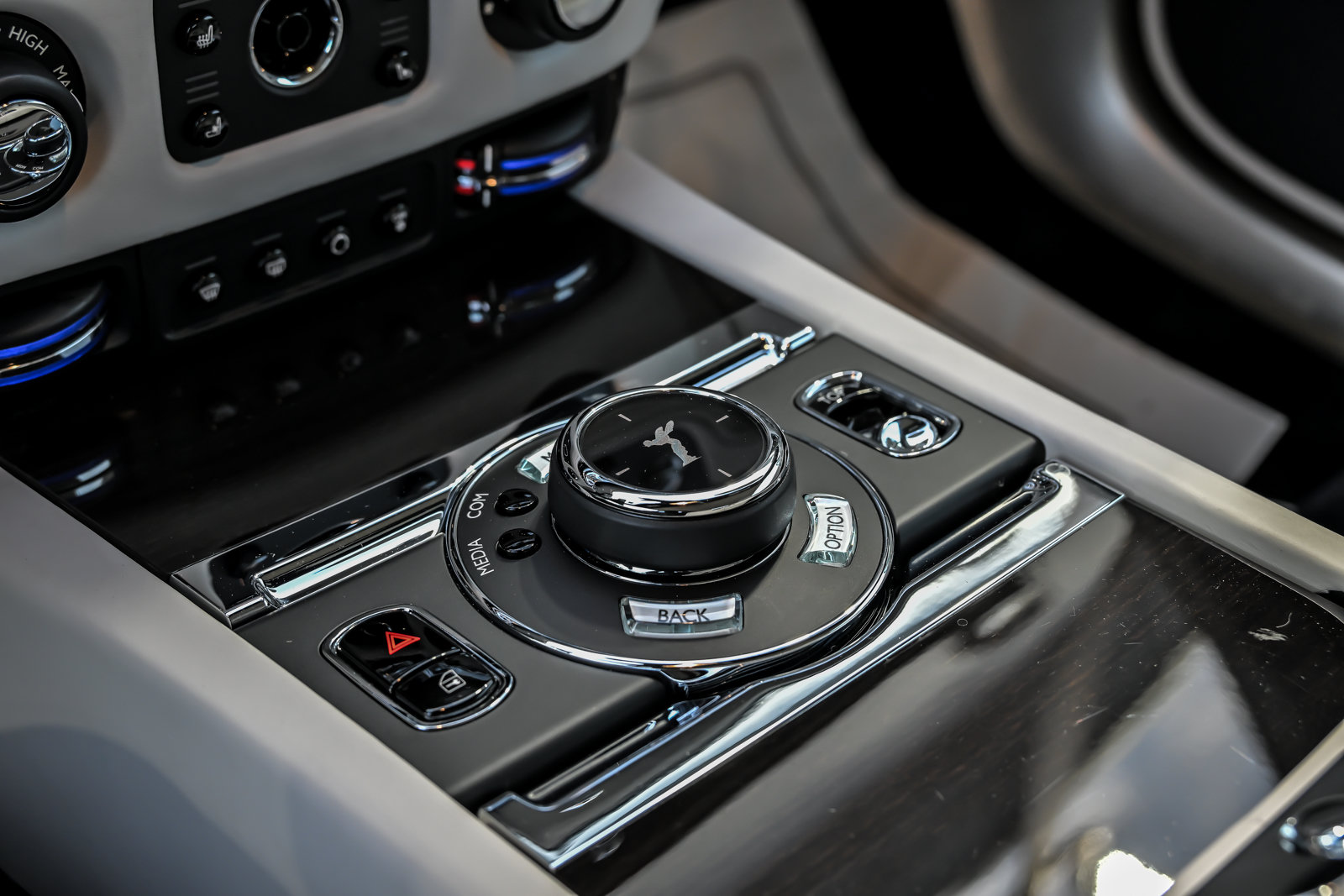 Used 2020 Rolls-Royce Dawn RWD image 42