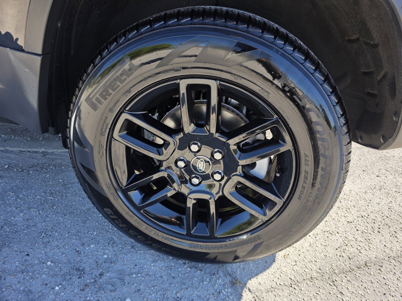 Used 2023 Land Rover Defender 110 image 9