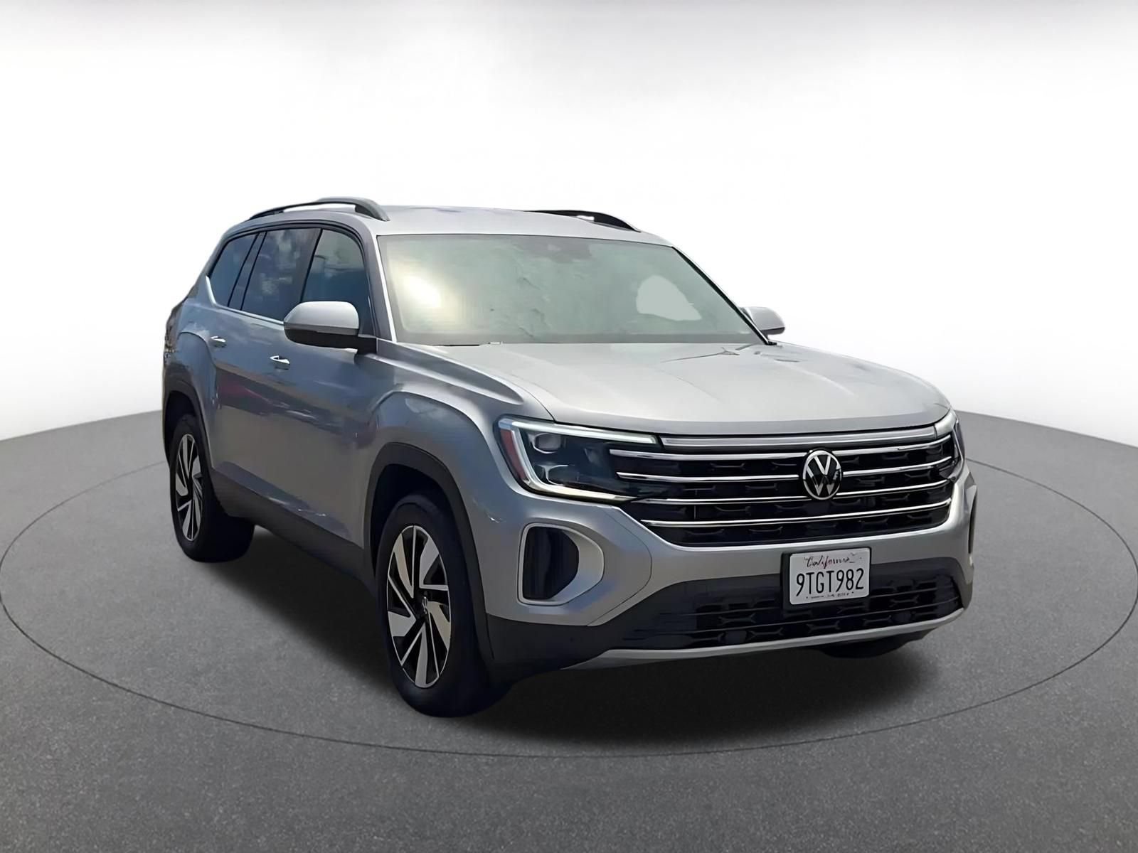 Used 2026 Volkswagen Atlas SE FWD image 3
