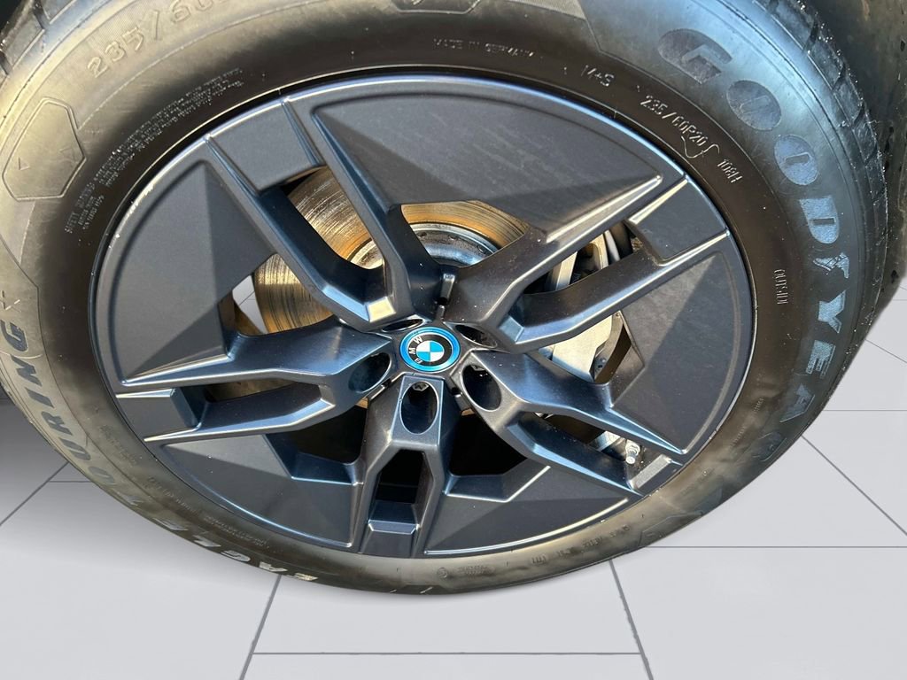 Used 2023 BMW iX xDrive50 w/ Convenience Package image 9