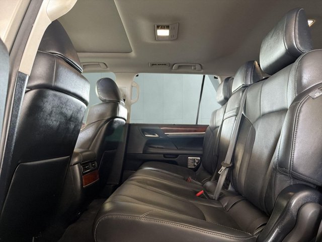 Used 2020 Lexus LX 570 4WD w/ Luxury Package image 11