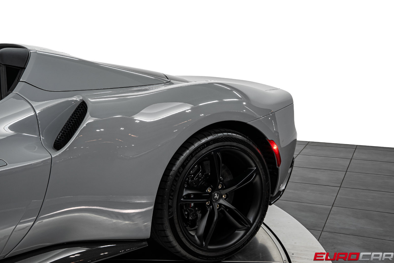 Used 2024 Ferrari 296 GTS RWD image 21