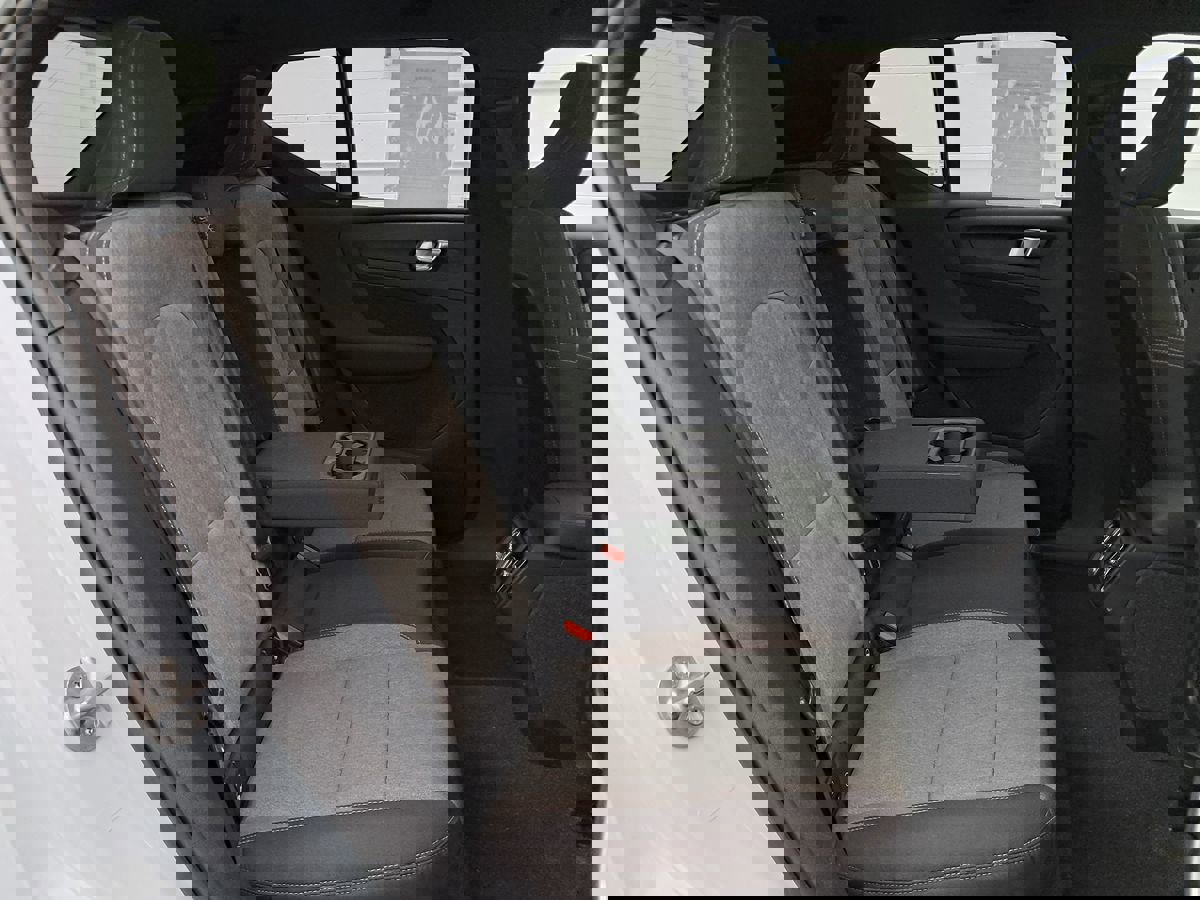 Used 2024 Volvo XC40 B5 Core image 26