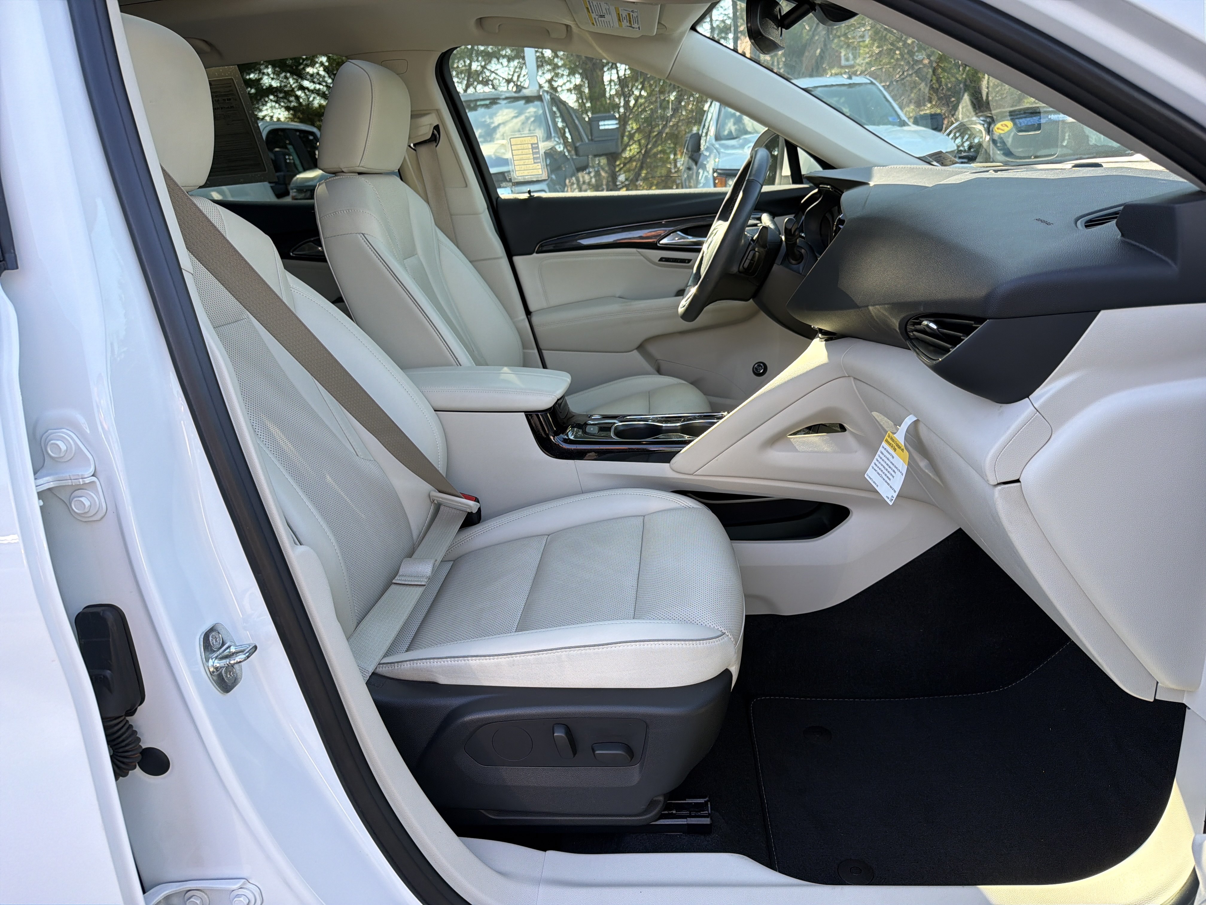 Used 2022 Buick Envision Essence w/ Safety Package FWD image 35