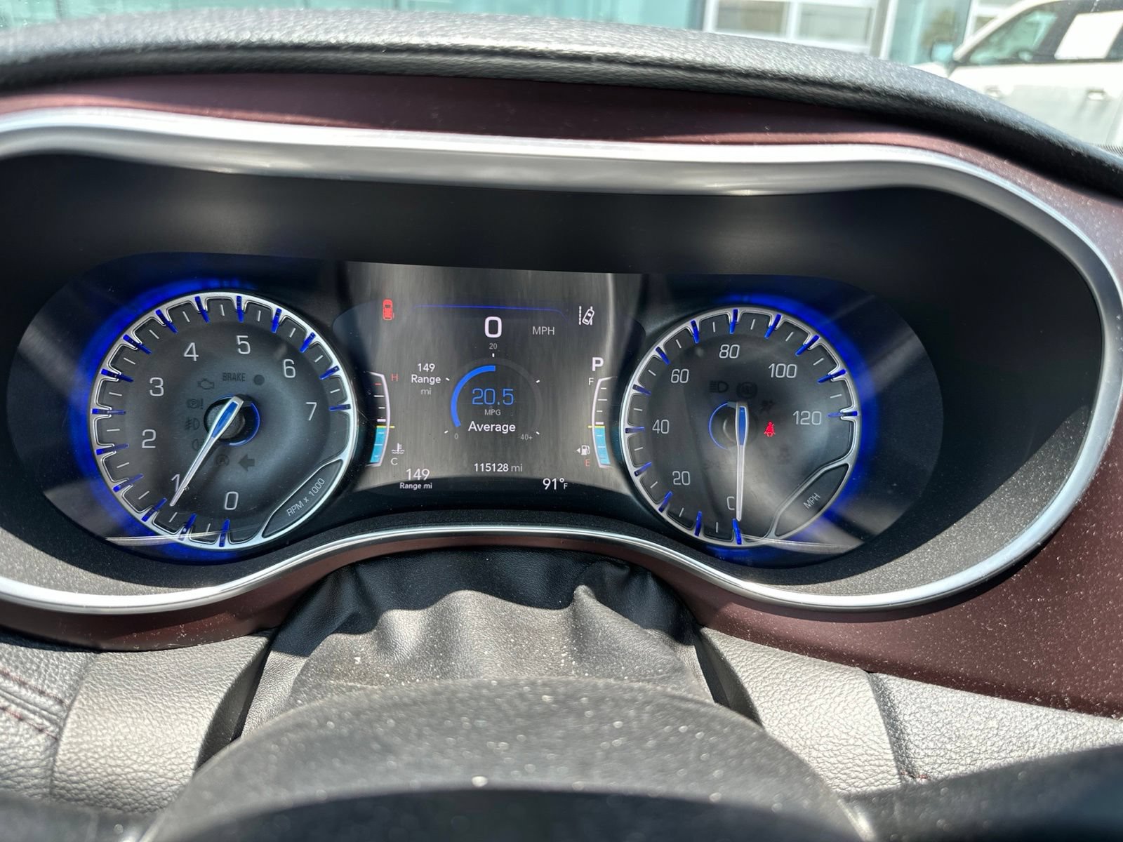 Used 2019 Chrysler Pacifica Limited w/ Advanced Safetytec Group FWD image 16