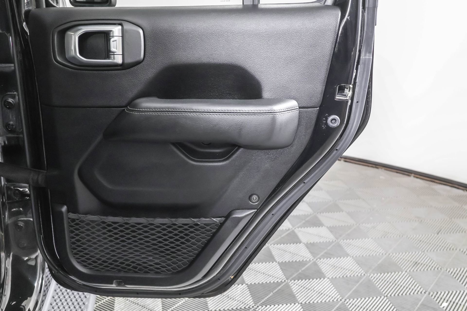 Used 2020 Jeep Wrangler Unlimited Sahara image 33