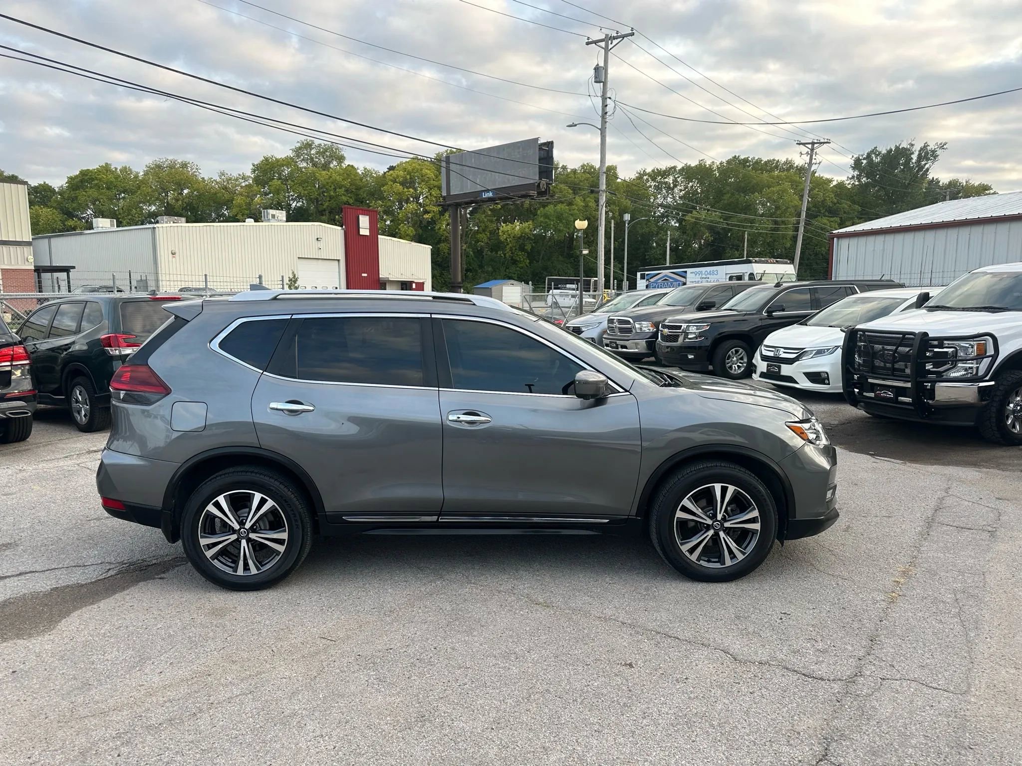Used 2018 Nissan Rogue SL w/ Premium Package image 6