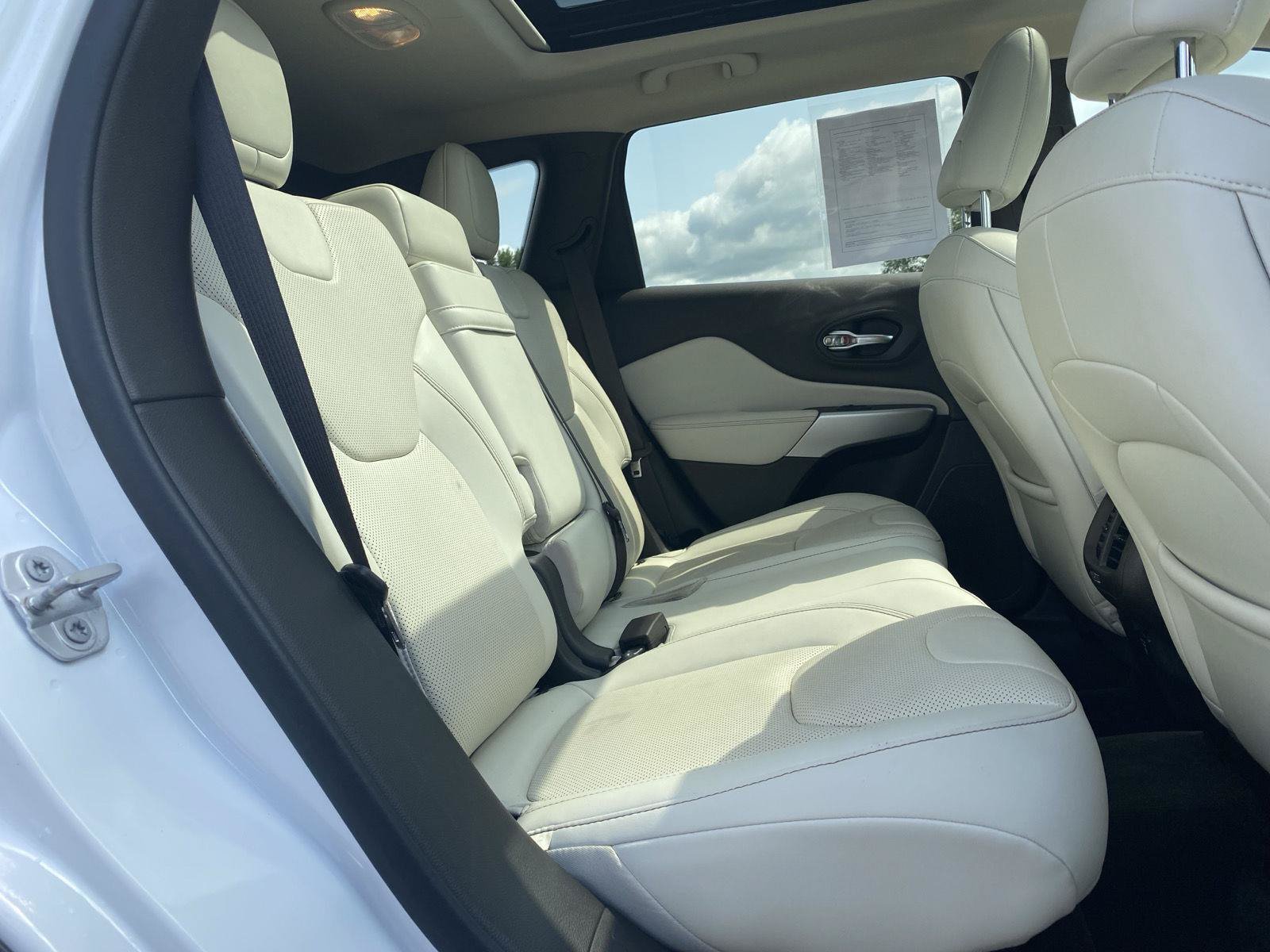 Used 2018 Jeep Cherokee Overland AWD/4WD image 35