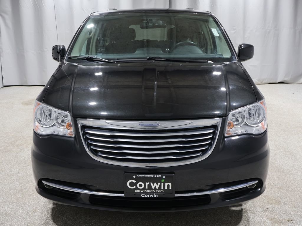 Used 2015 Chrysler Town & Country Touring image 7