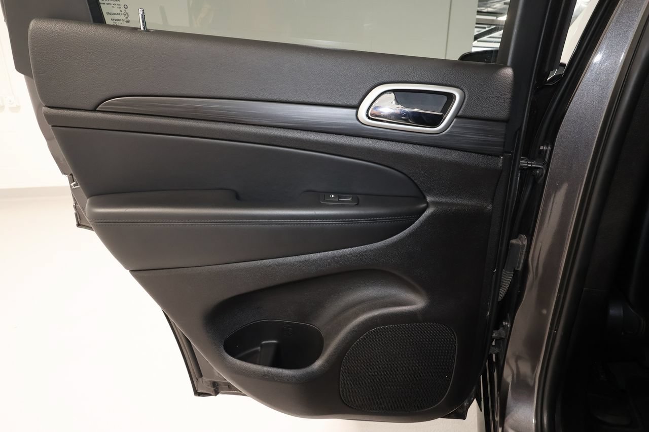 Used 2021 Jeep Grand Cherokee Laredo X RWD image 11