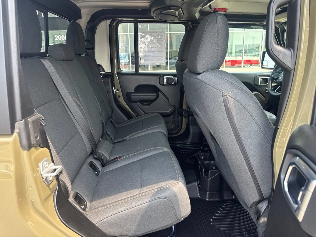 Certified 2025 Jeep Gladiator Overland AWD/4WD image 20