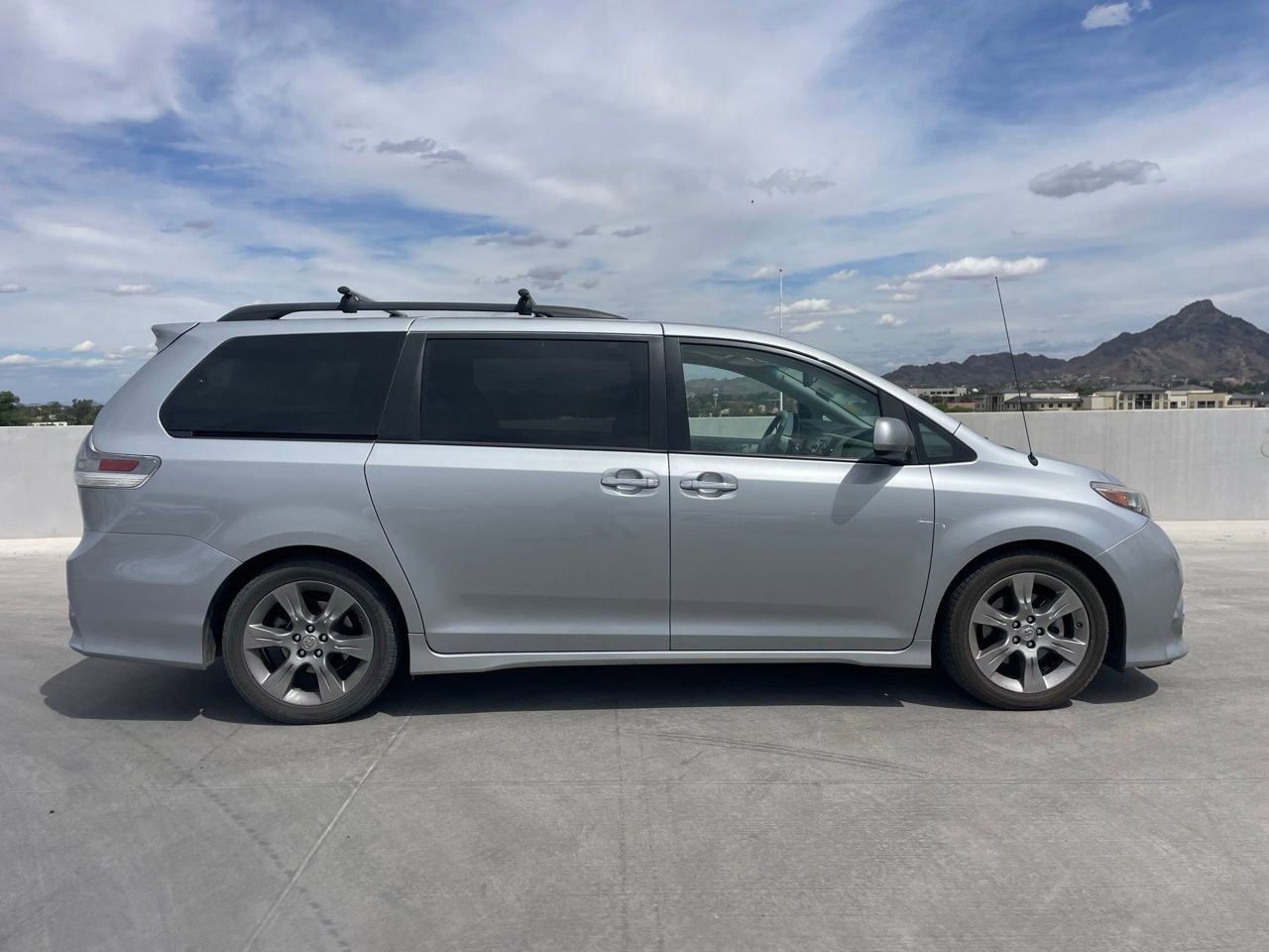 Used 2014 Toyota Sienna SE image 3