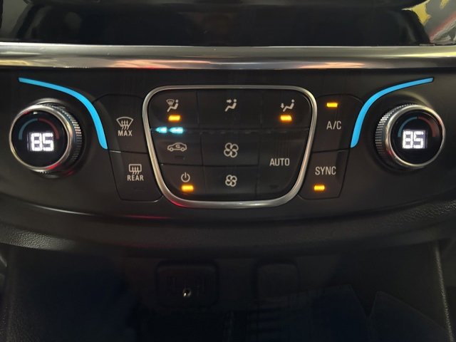 Used 2021 Chevrolet Traverse LT image 13