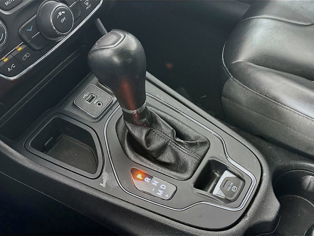 Used 2020 Jeep Cherokee Latitude Plus image 16