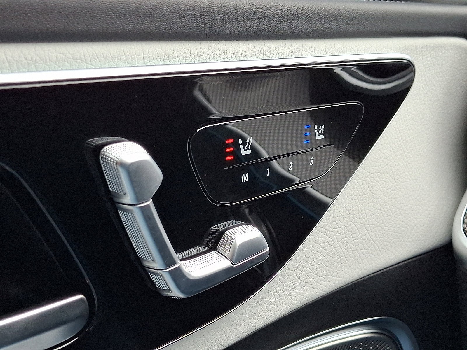 Certified 2026 Mercedes-Benz C 300 4MATIC Sedan image 25