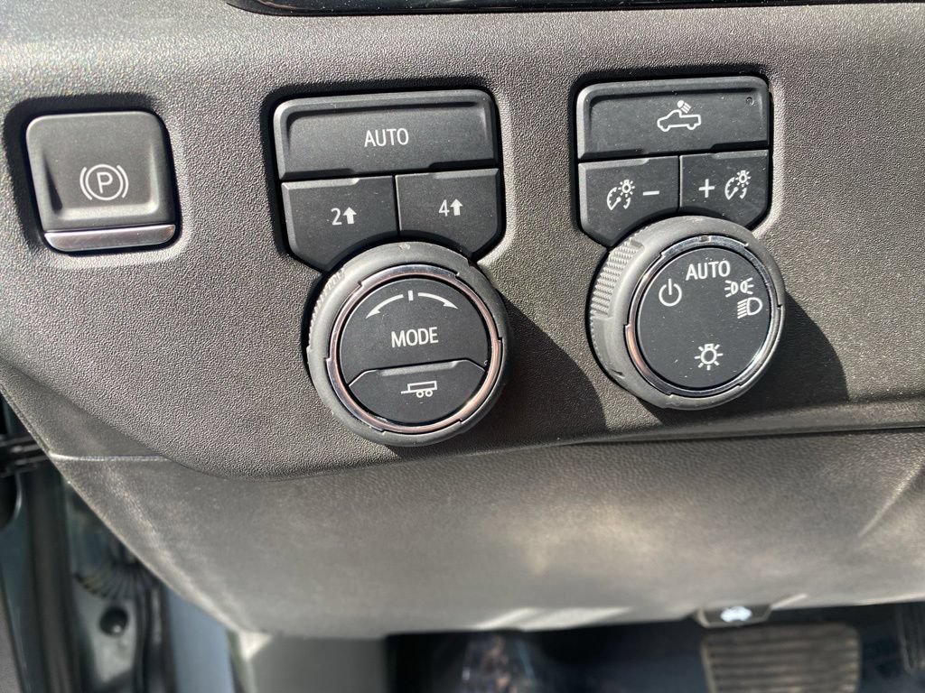 Used 2023 Chevrolet Silverado 1500 LT AWD/4WD image 26