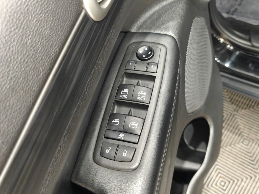 Used 2021 Jeep Grand Cherokee Laredo AWD/4WD image 43