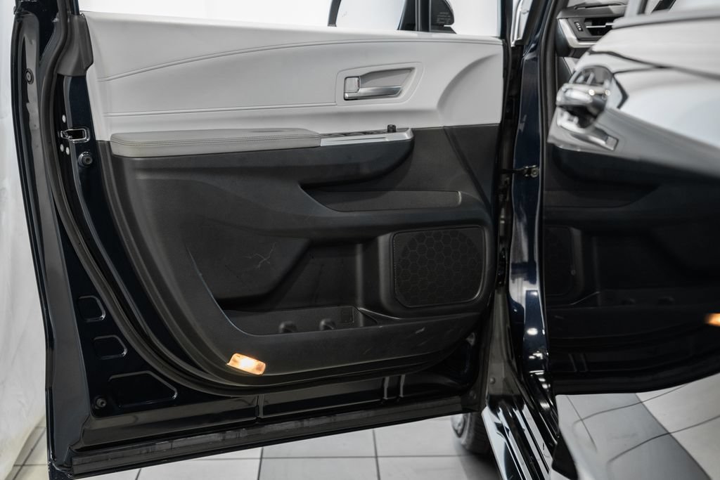 Used 2025 Toyota Sienna XLE FWD image 40
