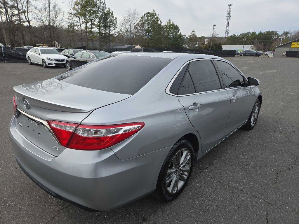 Used 2017 Toyota Camry SE image 5