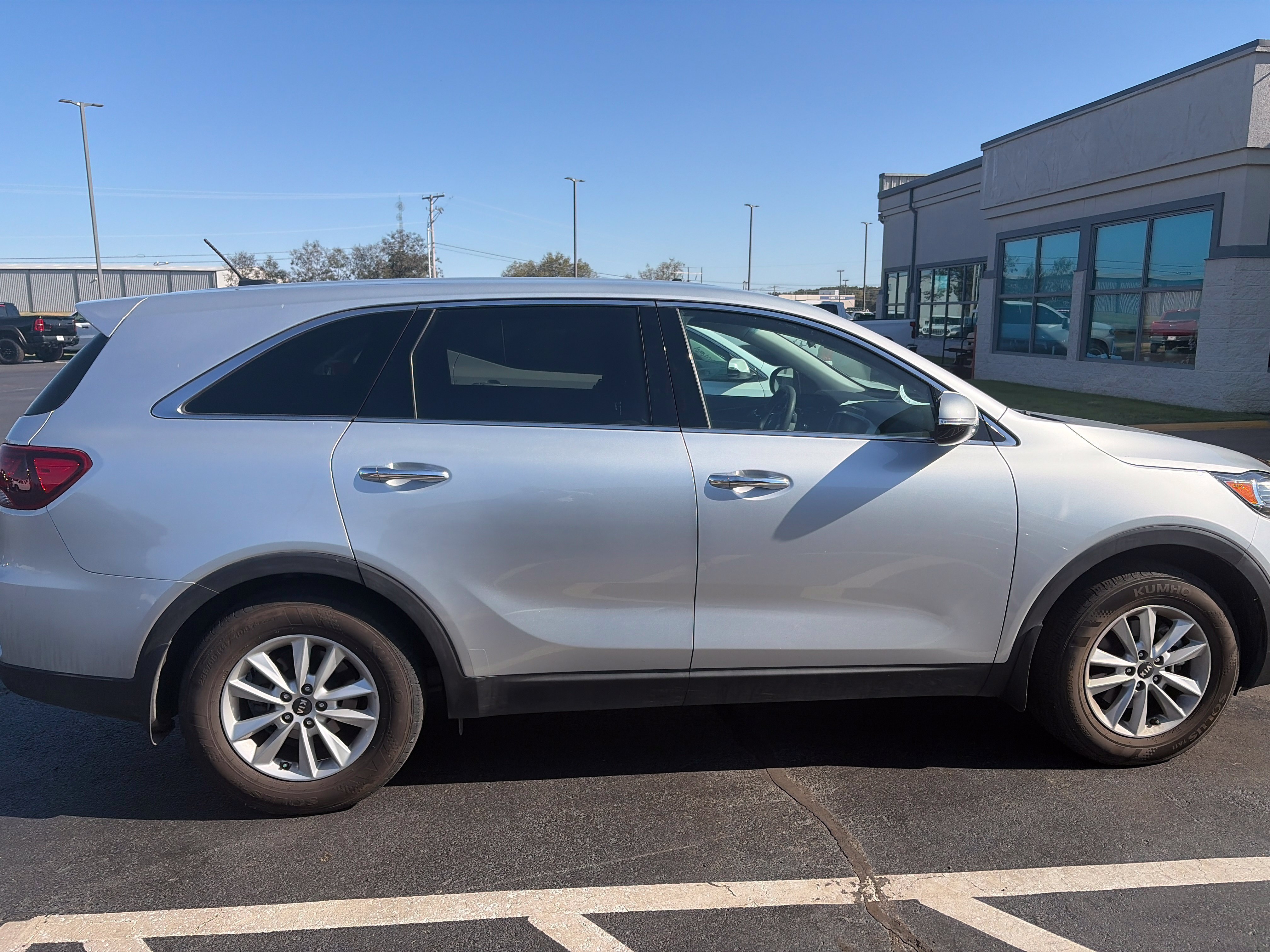 Used 2019 Kia Sorento L FWD image 4