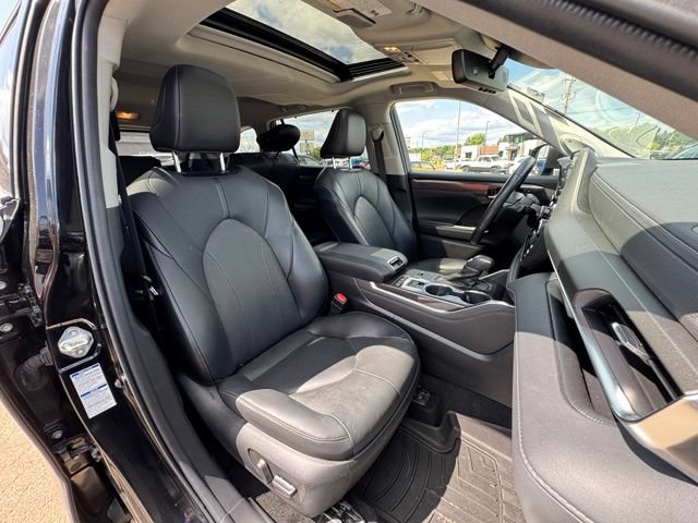 Used 2022 Toyota Highlander Limited AWD/4WD image 11