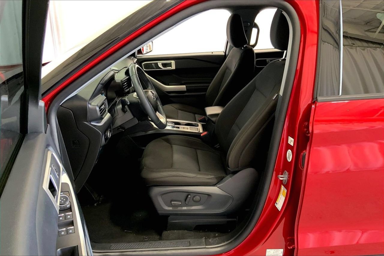 Used 2023 Ford Explorer XLT RWD image 15