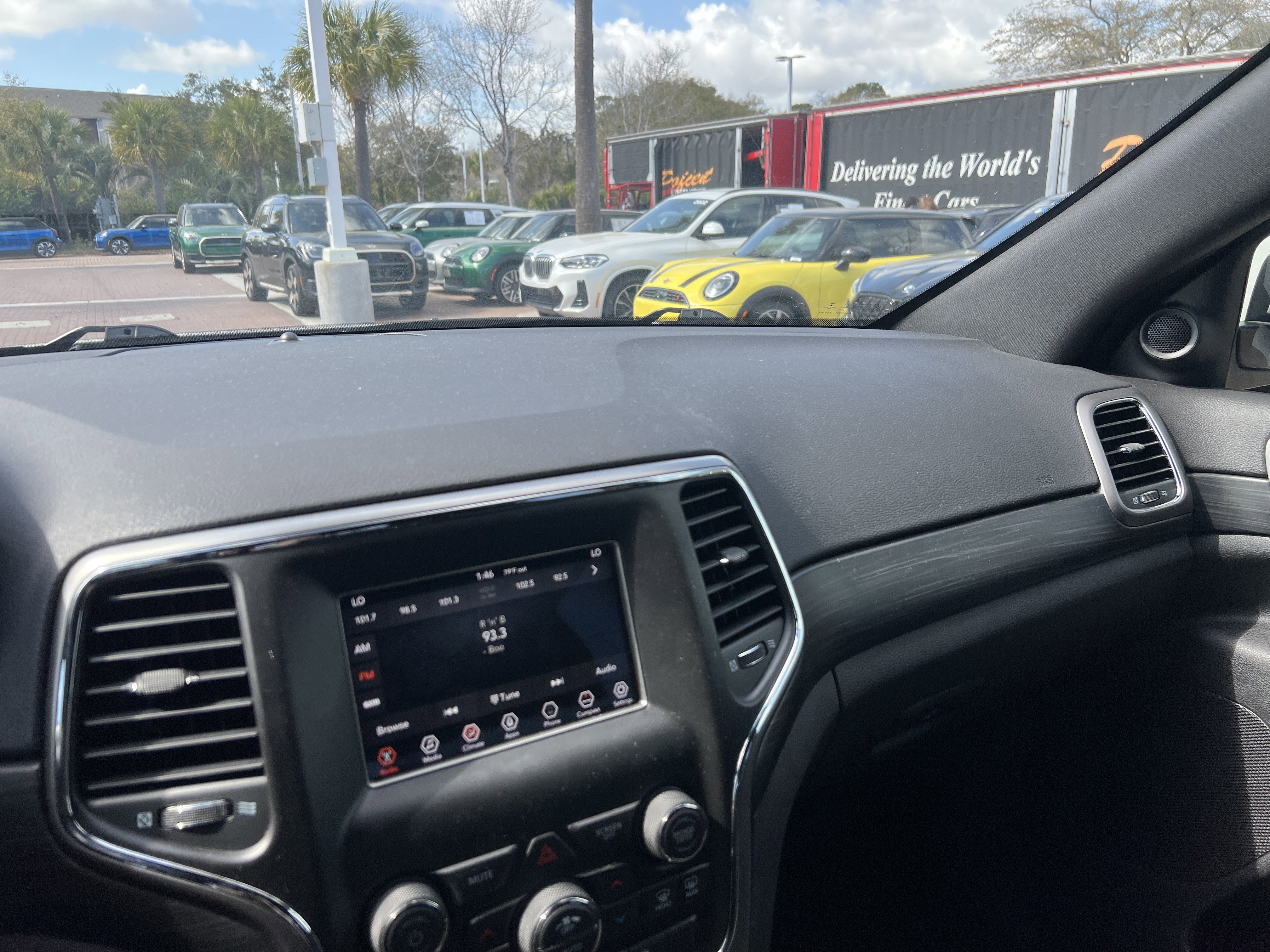 Used 2020 Jeep Grand Cherokee Laredo image 28