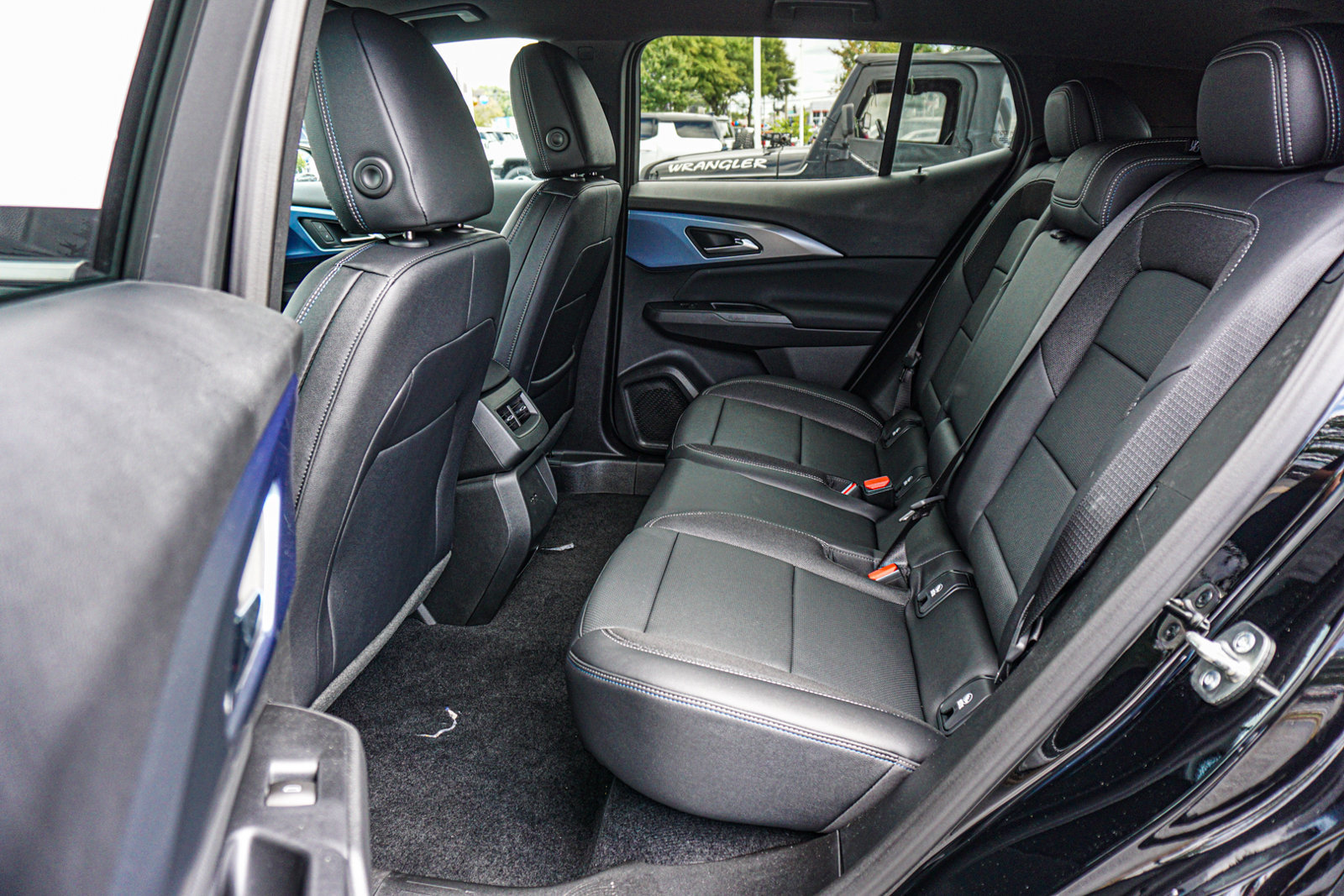 New 2026 Chevrolet Equinox EV LT AWD/4WD image 17
