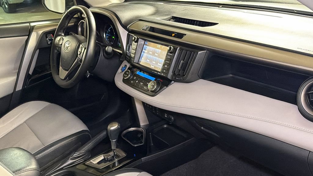 Used 2016 Toyota RAV4 Limited image 11