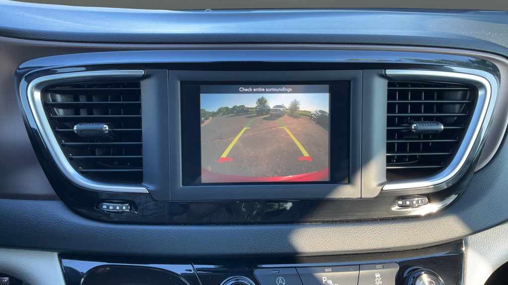 Used 2019 Chrysler Pacifica Touring Plus w/ Cold Weather Group FWD image 34