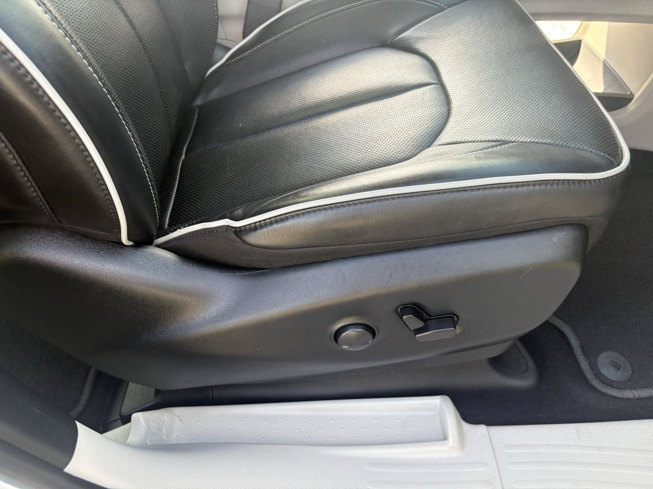 Used 2024 Chrysler Pacifica Limited FWD image 44