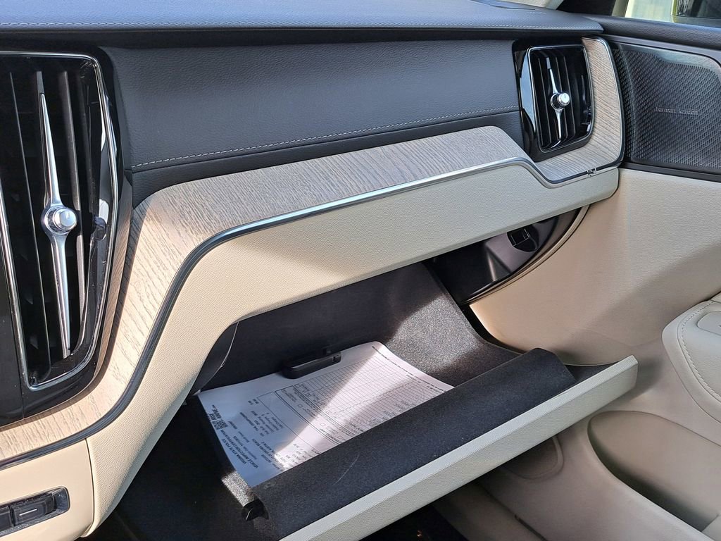 Used 2023 Volvo XC60 B5 Ultimate w/ Climate Package image 15