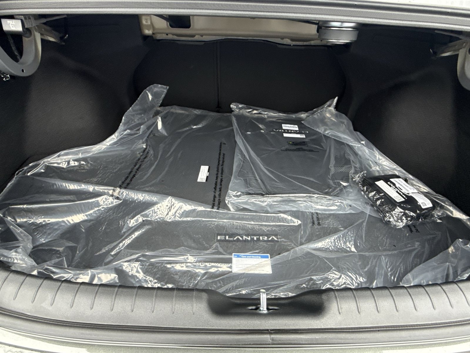 New 2026 Hyundai Elantra Limited FWD image 26