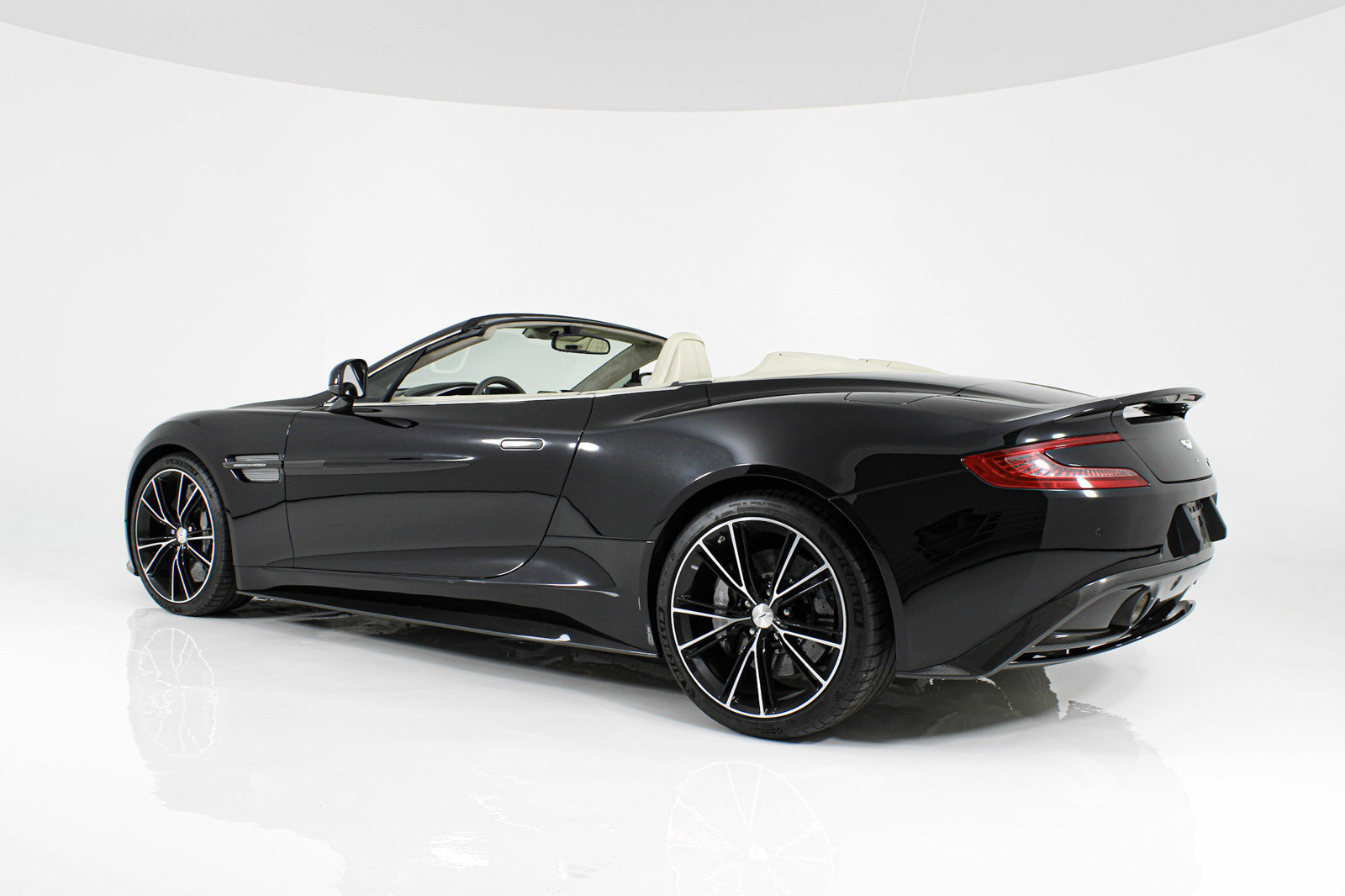 Used 2014 Aston Martin Vanquish Volante RWD image 6