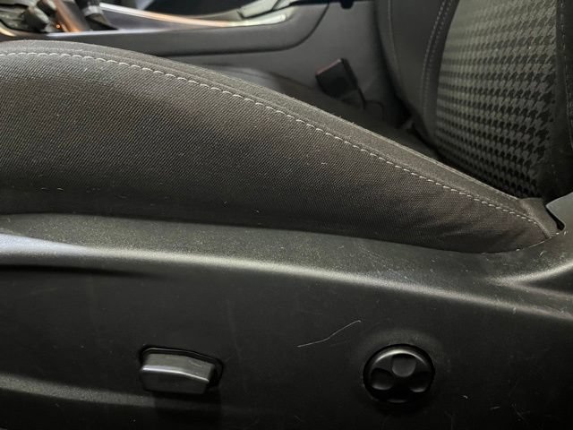 Used 2016 Dodge Challenger SXT RWD image 14