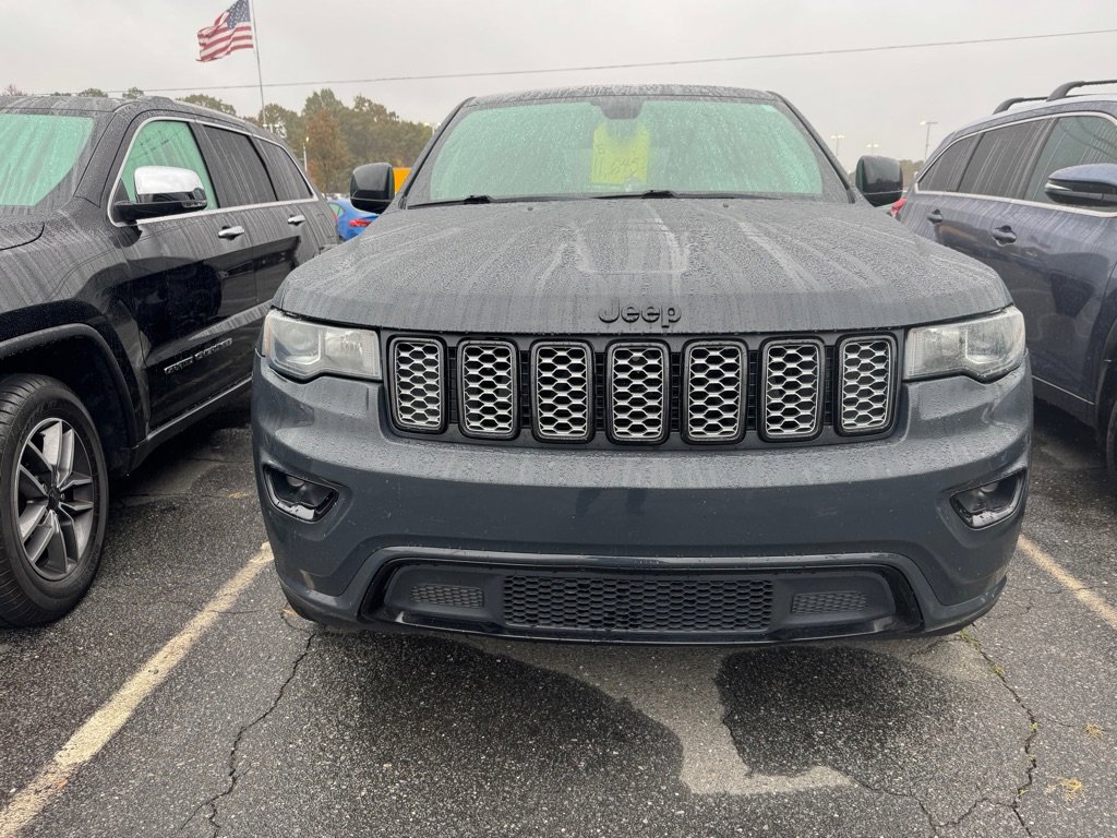 Used 2017 Jeep Grand Cherokee Altitude image 2
