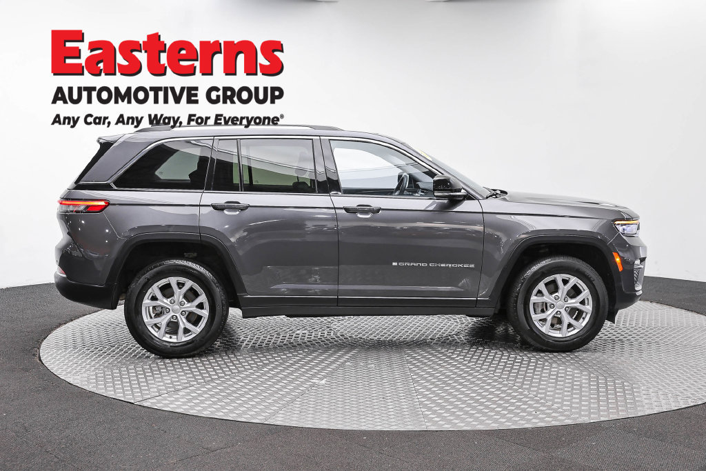 Used 2023 Jeep Grand Cherokee Limited AWD/4WD image 5