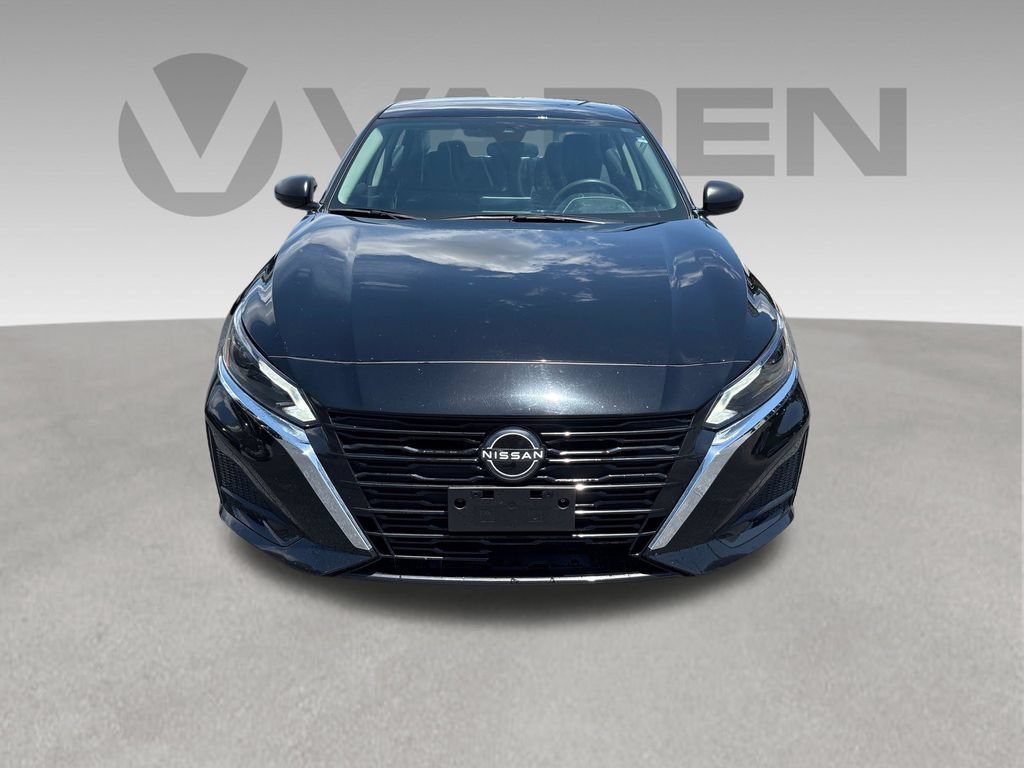 Used 2024 Nissan Altima 2.5 SV FWD image 2