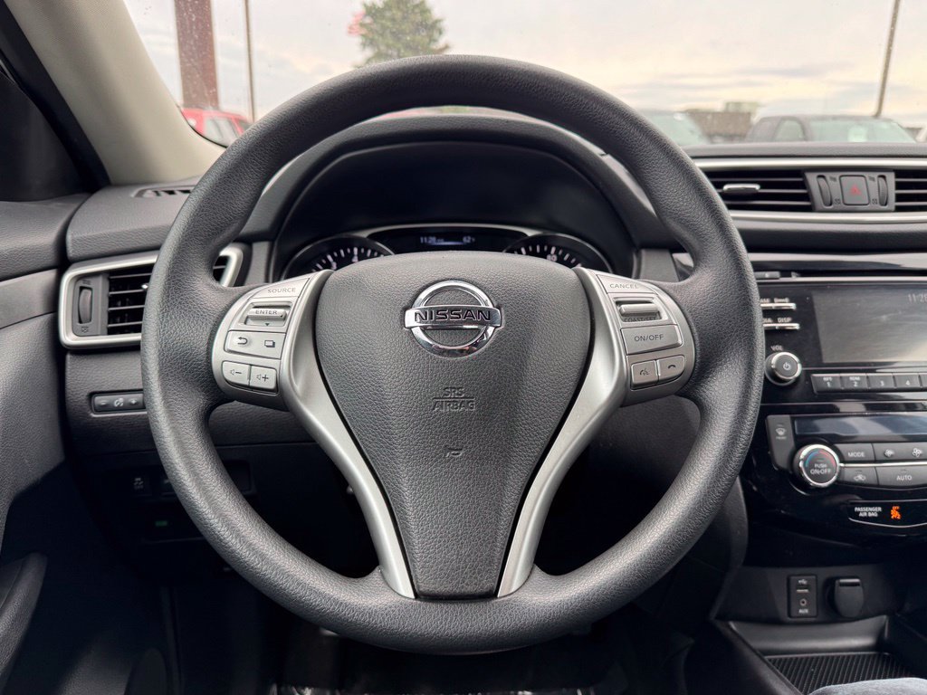 Used 2015 Nissan Rogue SV FWD image 30