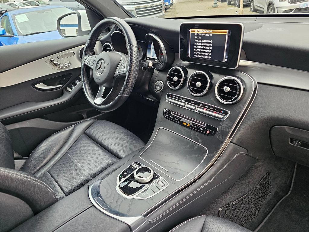 Used 2019 Mercedes-Benz GLC 300 4MATIC image 12