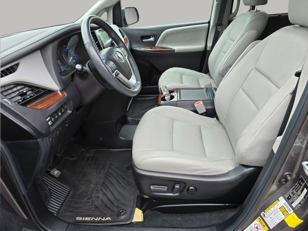 Used 2015 Toyota Sienna Limited Premium AWD/4WD image 28