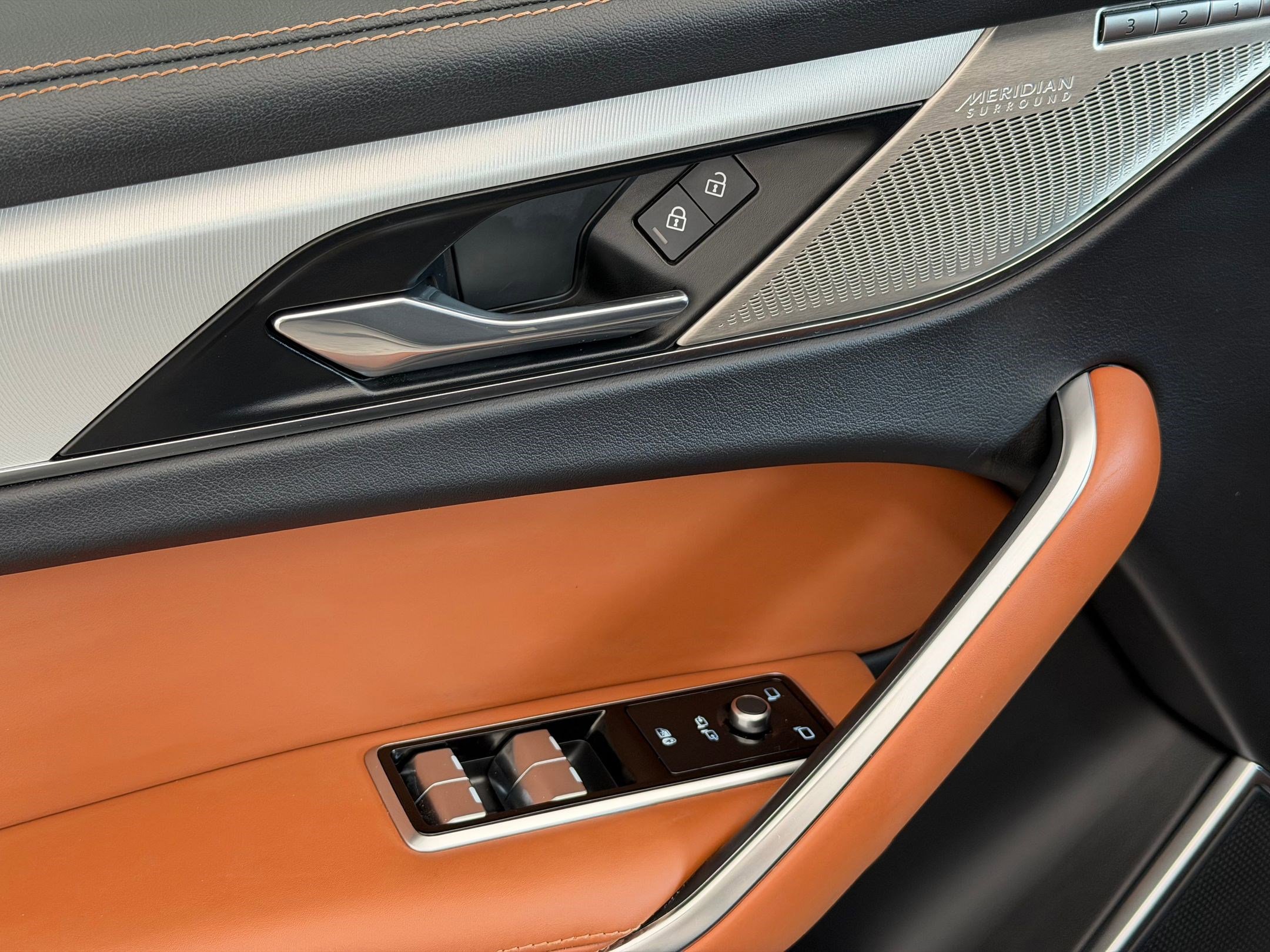 Used 2024 Jaguar F-PACE R-Dynamic S image 24