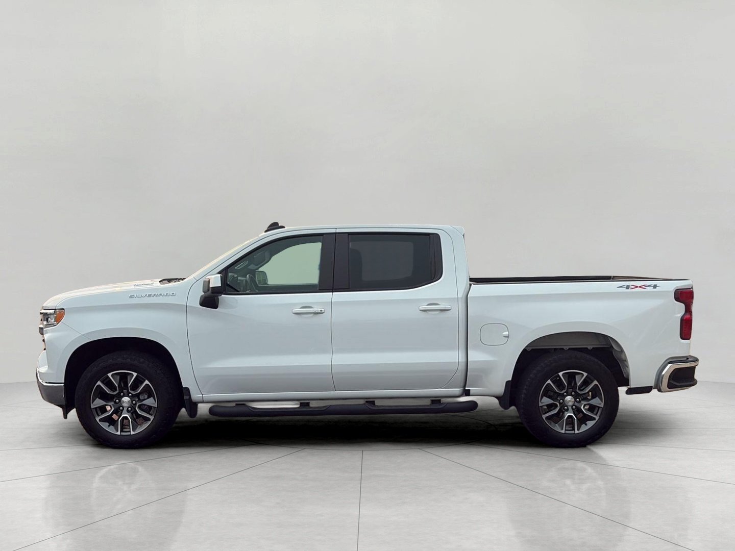 Used 2024 Chevrolet Silverado 1500 LT AWD/4WD image 7