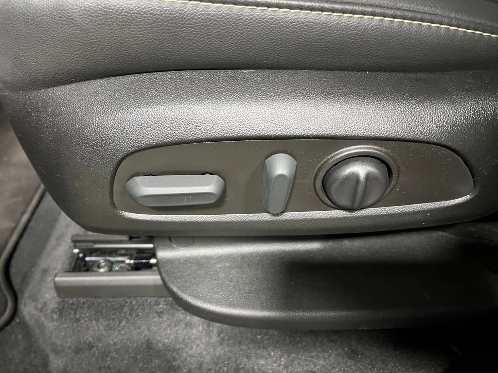 Used 2023 Chevrolet Traverse LT image 27