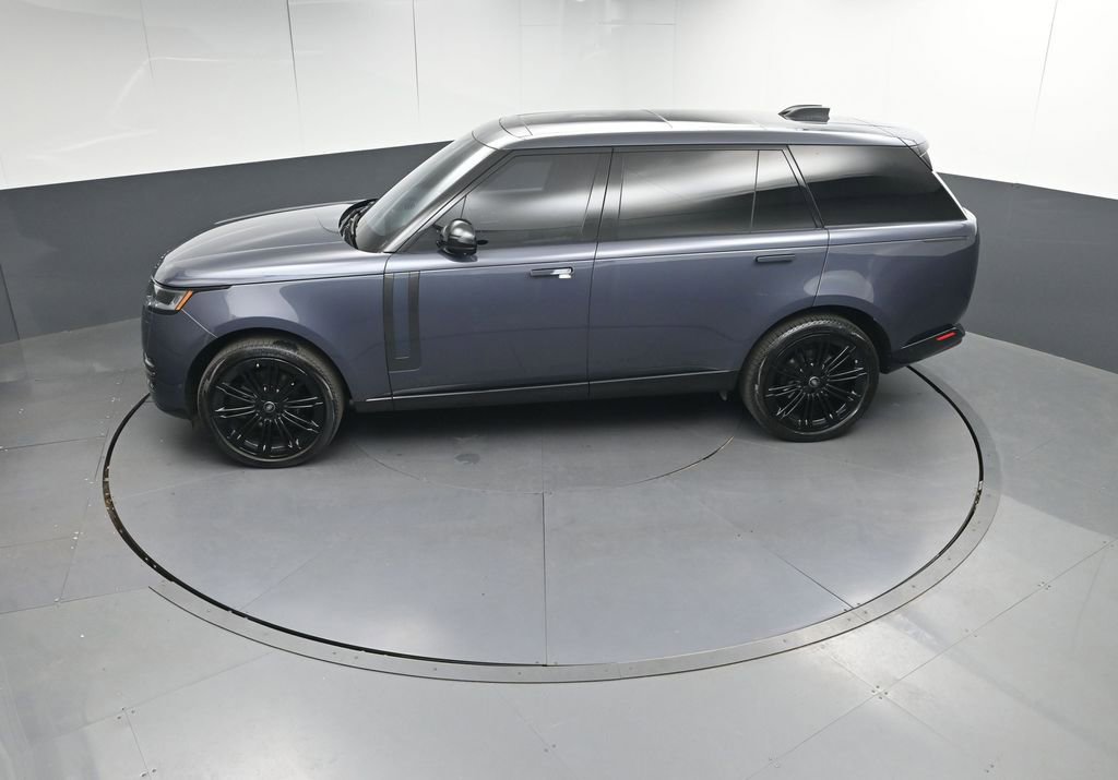 Used 2024 Land Rover Range Rover Long Wheelbase SE image 32