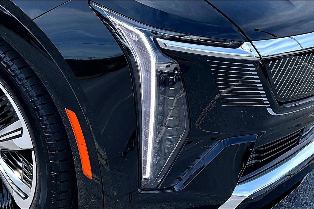 Certified 2025 Cadillac Escalade IQ Luxury 2 w/ LPO, Premium Carpet Package AWD/4WD image 32
