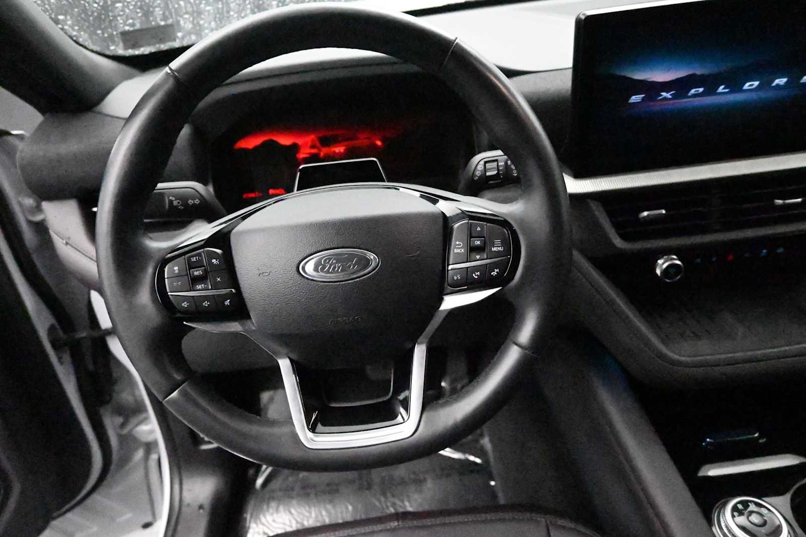 Used 2025 Ford Explorer Platinum RWD image 12