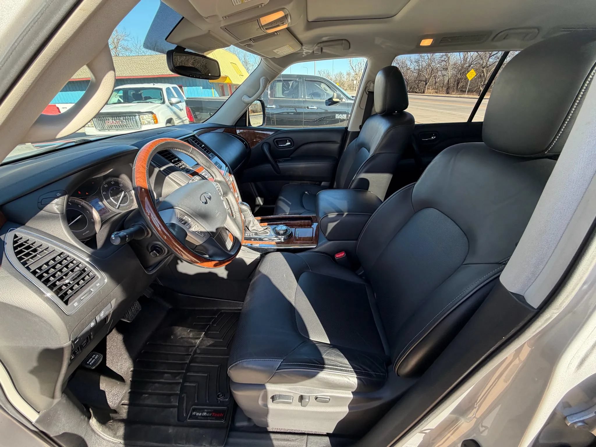 Used 2018 INFINITI QX80 4WD w/ Driver Assistance Package image 9