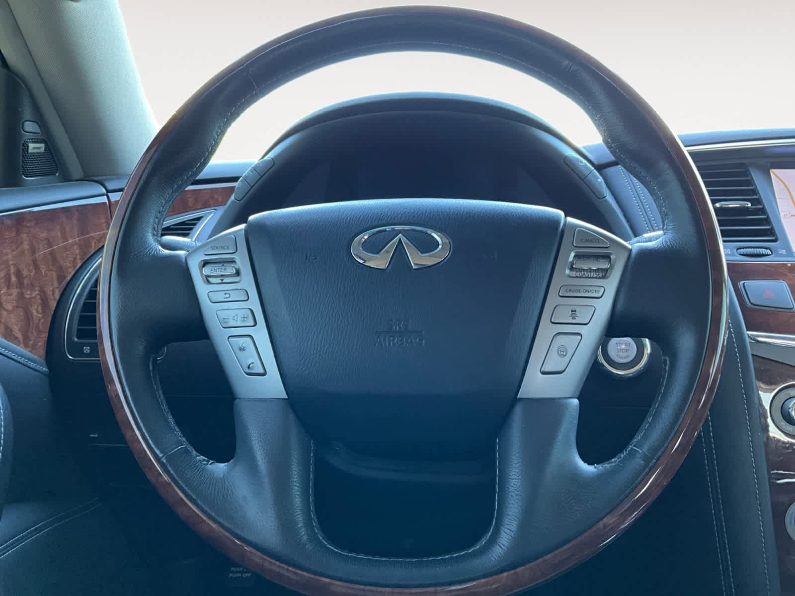 Used 2015 INFINITI QX80 4WD w/ Deluxe Technology Package image 14