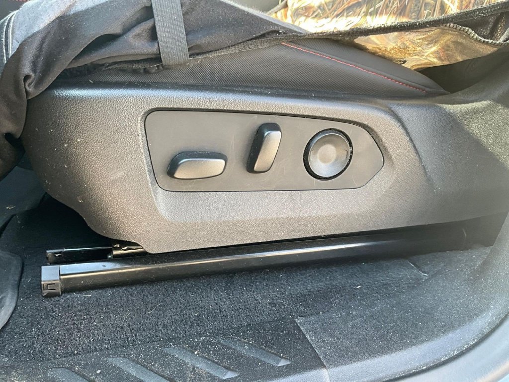 Used 2024 Chevrolet Colorado Z71 w/ Z71 Convenience Package 2 AWD/4WD image 17